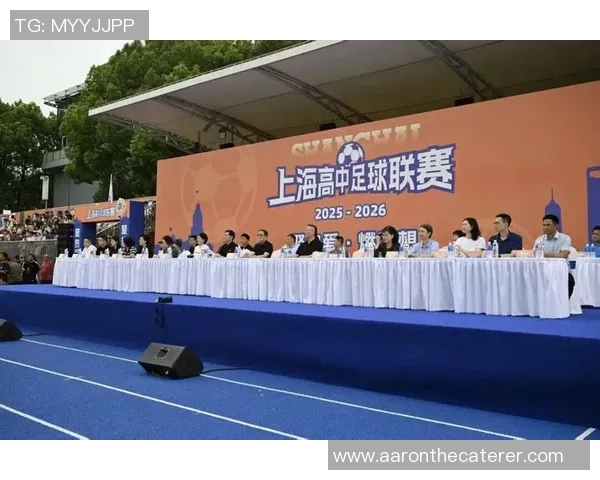 上海足球队在联赛中的意识表现分析与未来展望 上海足球队在联赛中的意识表现分析与未来展望