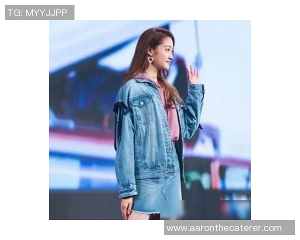 余爽化身足球明星展现魅力风采引发热议与关注