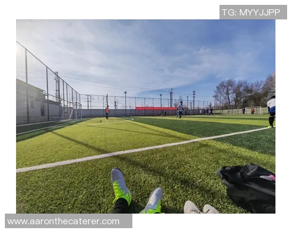 足球明星身高排行榜揭晓最佳身高助力球场表现与职业生涯发展 足球明星身高排行榜揭晓最佳身高助力球场表现与职业生涯发展