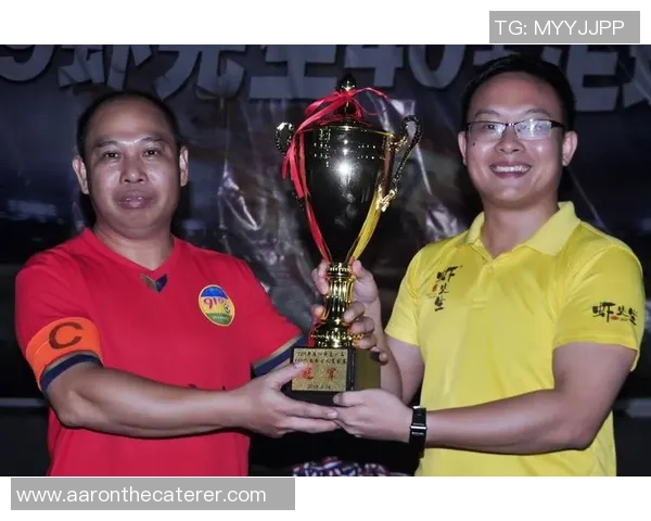 酷毙头像足球明星男的魅力与风采展现足球场上的激情与荣耀 酷毙头像足球明星男的魅力与风采展现足球场上的激情与荣耀